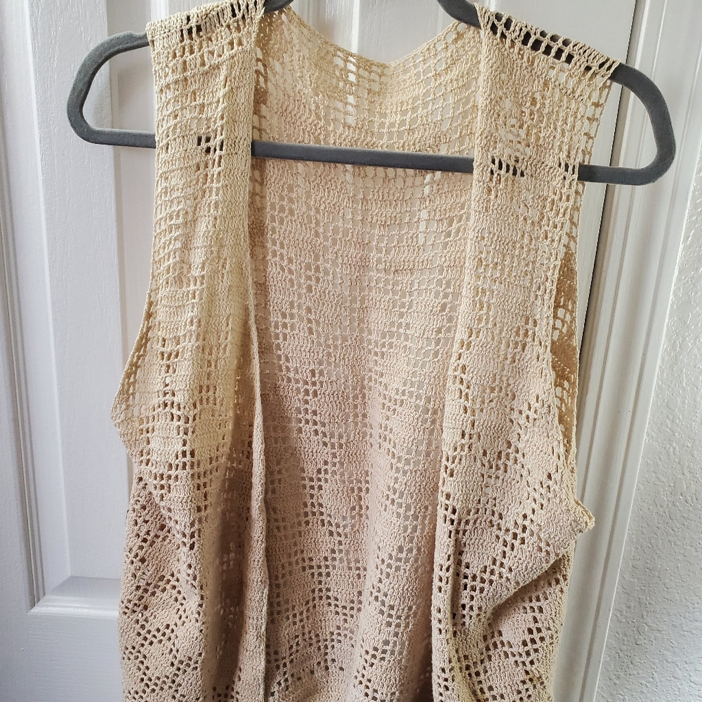 Vintage 1970's Boho Crocheted Vest - Picture 5 of 11